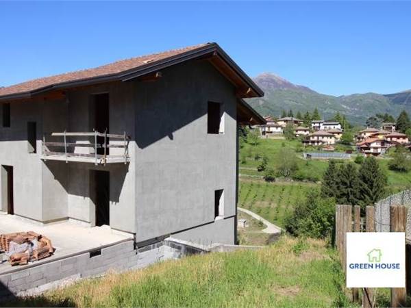 Villa singola con terreno 900 mq terrazzo e box 